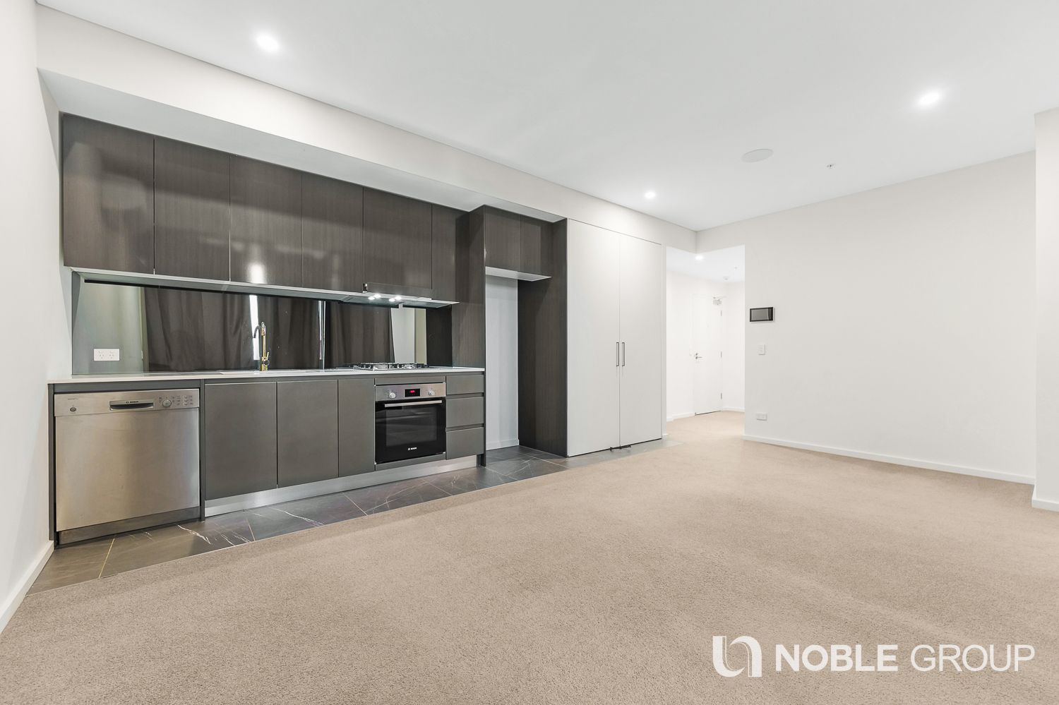 9137/19 Almalfi Drive, Wentworth Point NSW 2127, Image 2