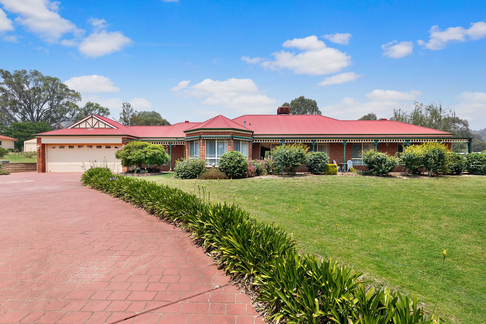 19 Innisfree Drive, West Wodonga Property History & Address Research
