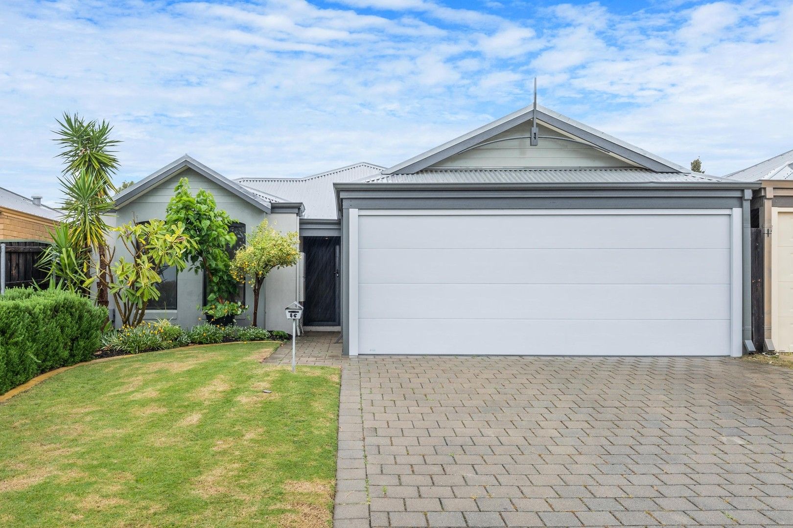 4 bedrooms House in 16 Glenallen Way ELLENBROOK WA, 6069