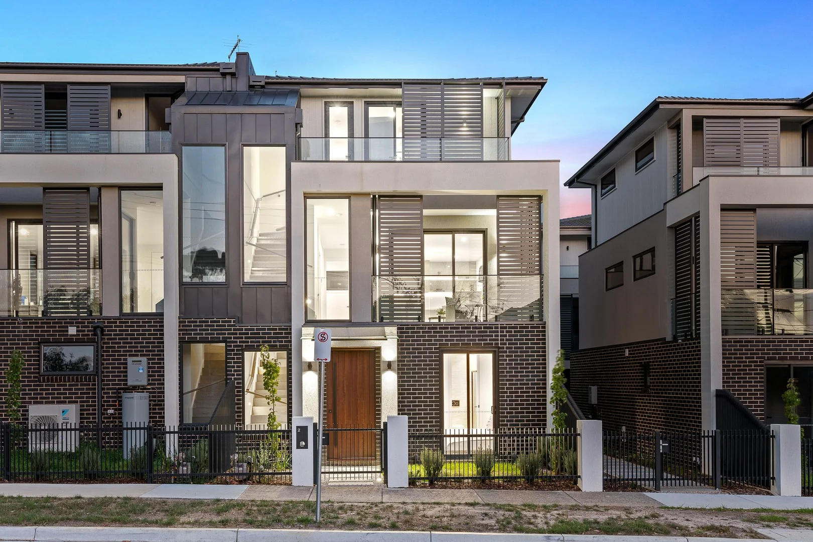 2/2 Montgomery Avenue, Mount Waverley VIC 3149