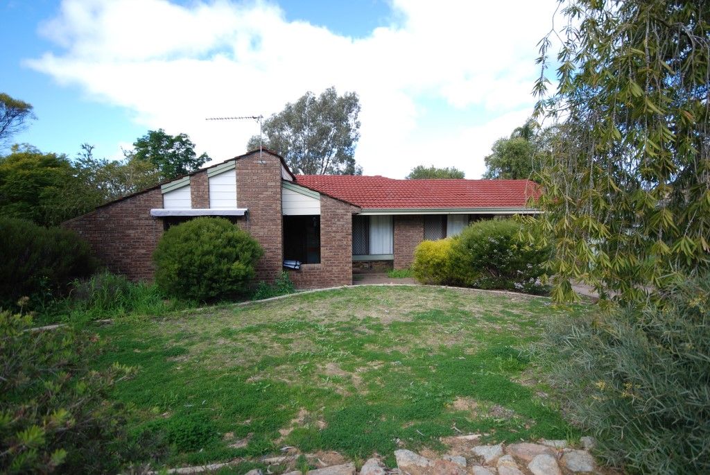 3 bedrooms House in 195-197 Narrakine road NARROGIN WA, 6312
