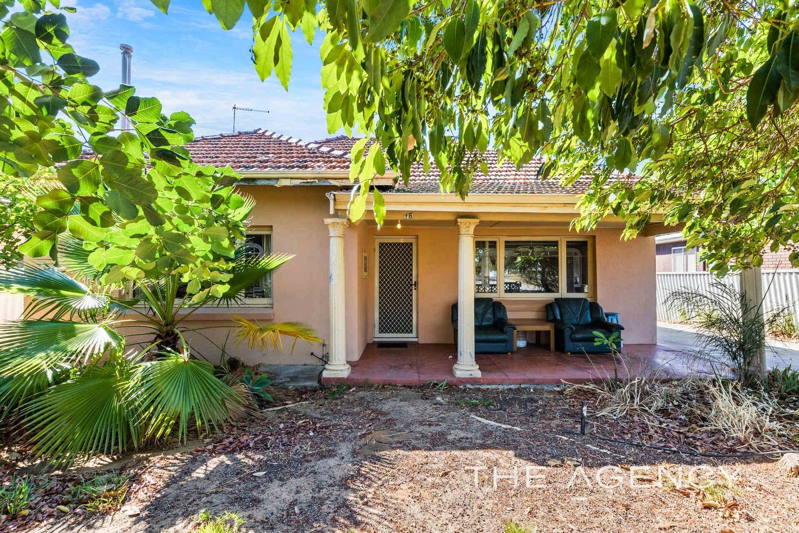 3 bedrooms House in 16 Owen Road HAMILTON HILL WA, 6163