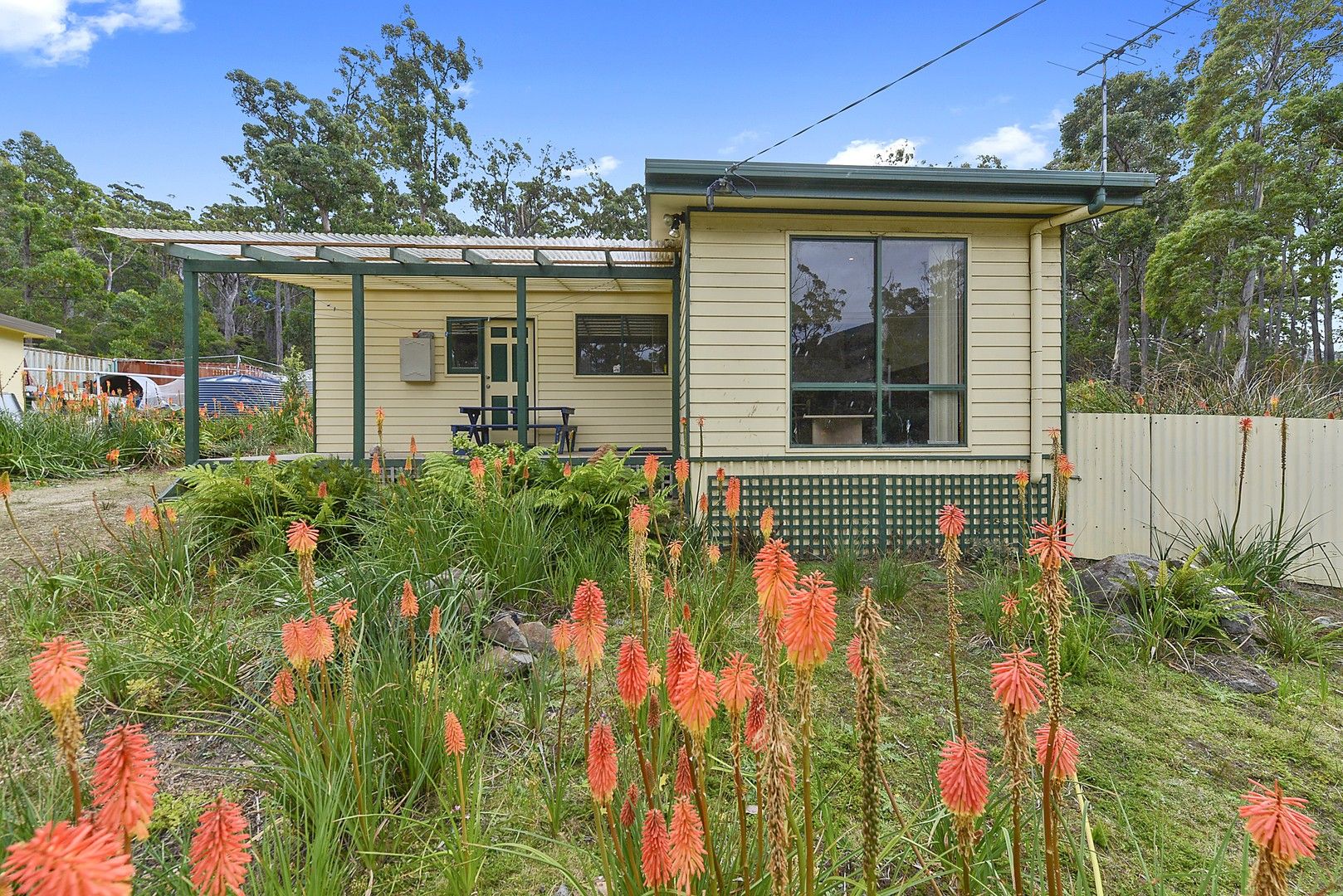 3 bedrooms House in 144 Old Jetty Road EAGLEHAWK NECK TAS, 7179