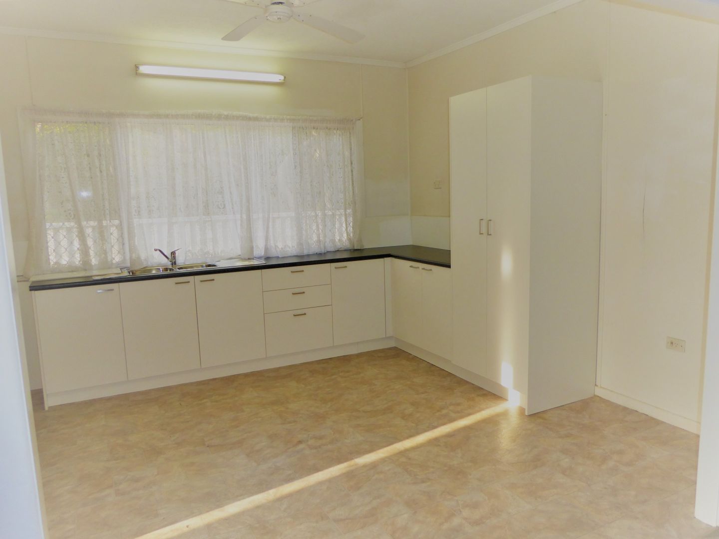 56 Annerley Avenue, Biggera Waters QLD 4216, Image 2