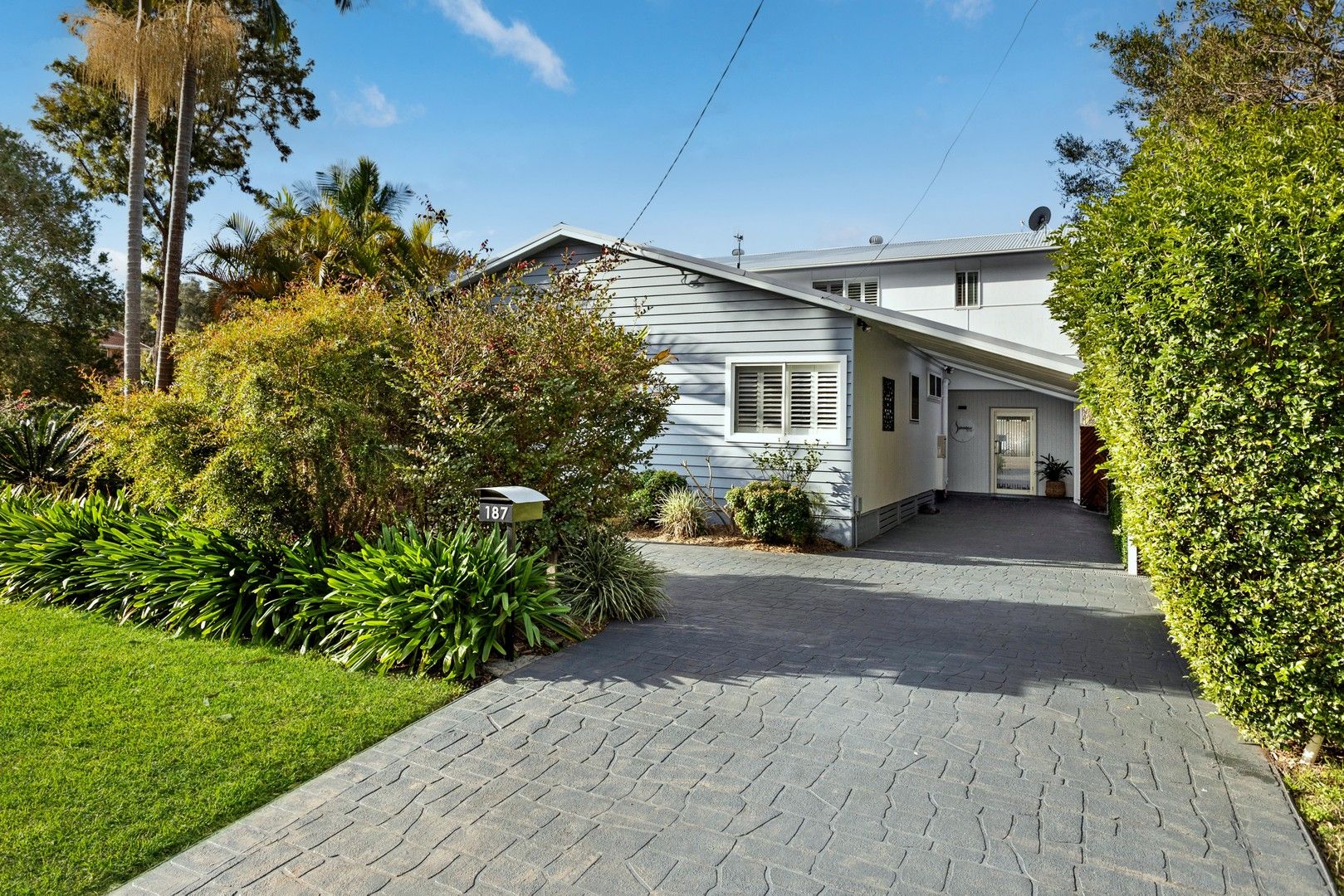 4 bedrooms House in 187 Lakedge Avenue BERKELEY VALE NSW, 2261