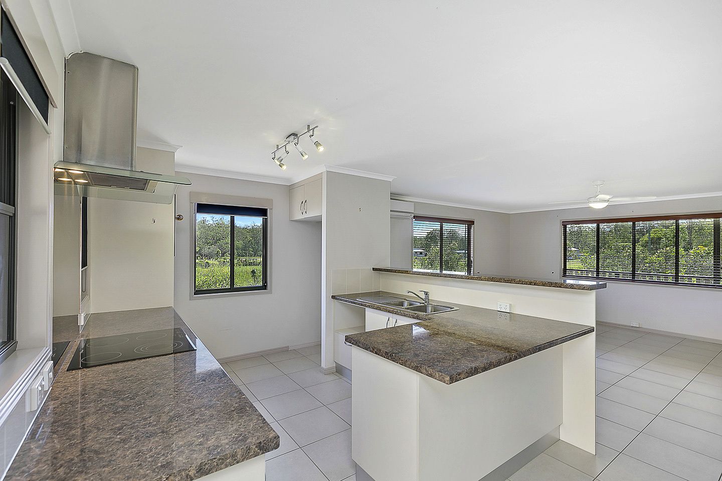 205 Linneaus Street, Owanyilla QLD 4650, Image 1