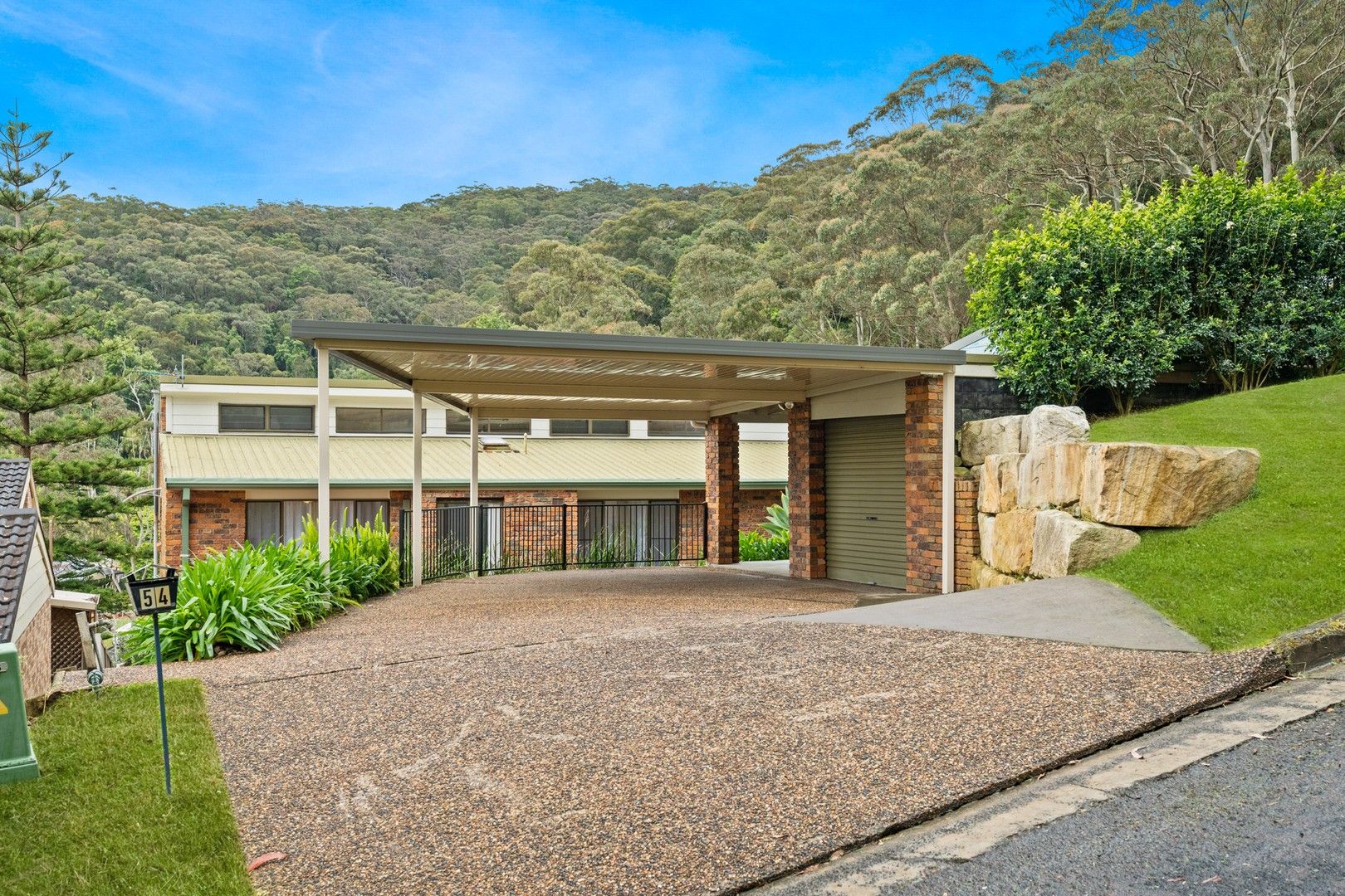 4 bedrooms House in 54 Narooma Road NIAGARA PARK NSW, 2250