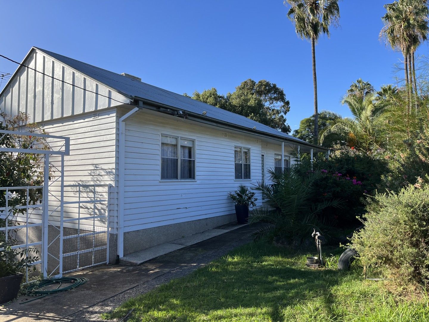 3 bedrooms House in 98 Bourke Street TAMWORTH NSW, 2340