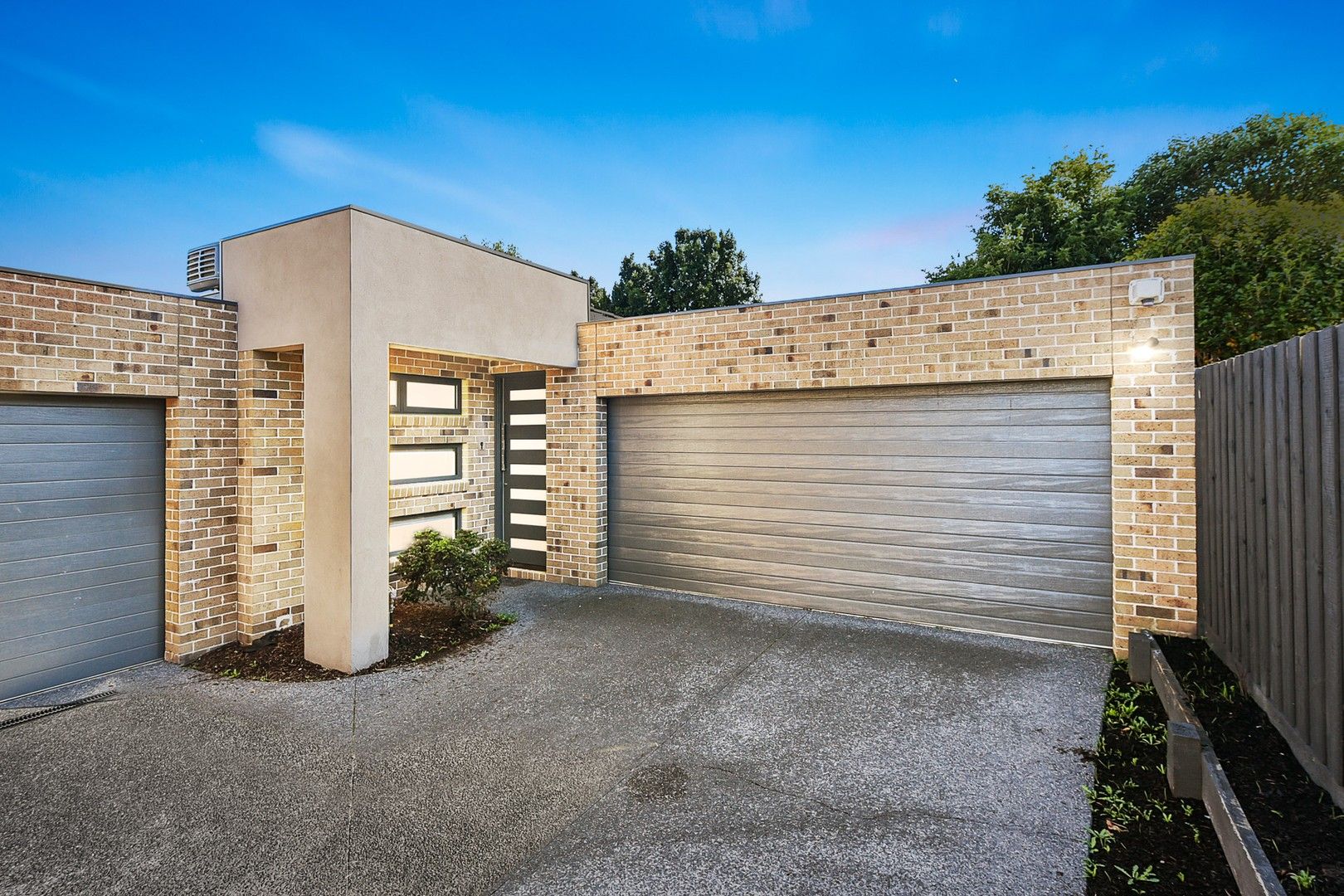 2/11 Charlton Street, Mount Waverley VIC 3149, Image 0