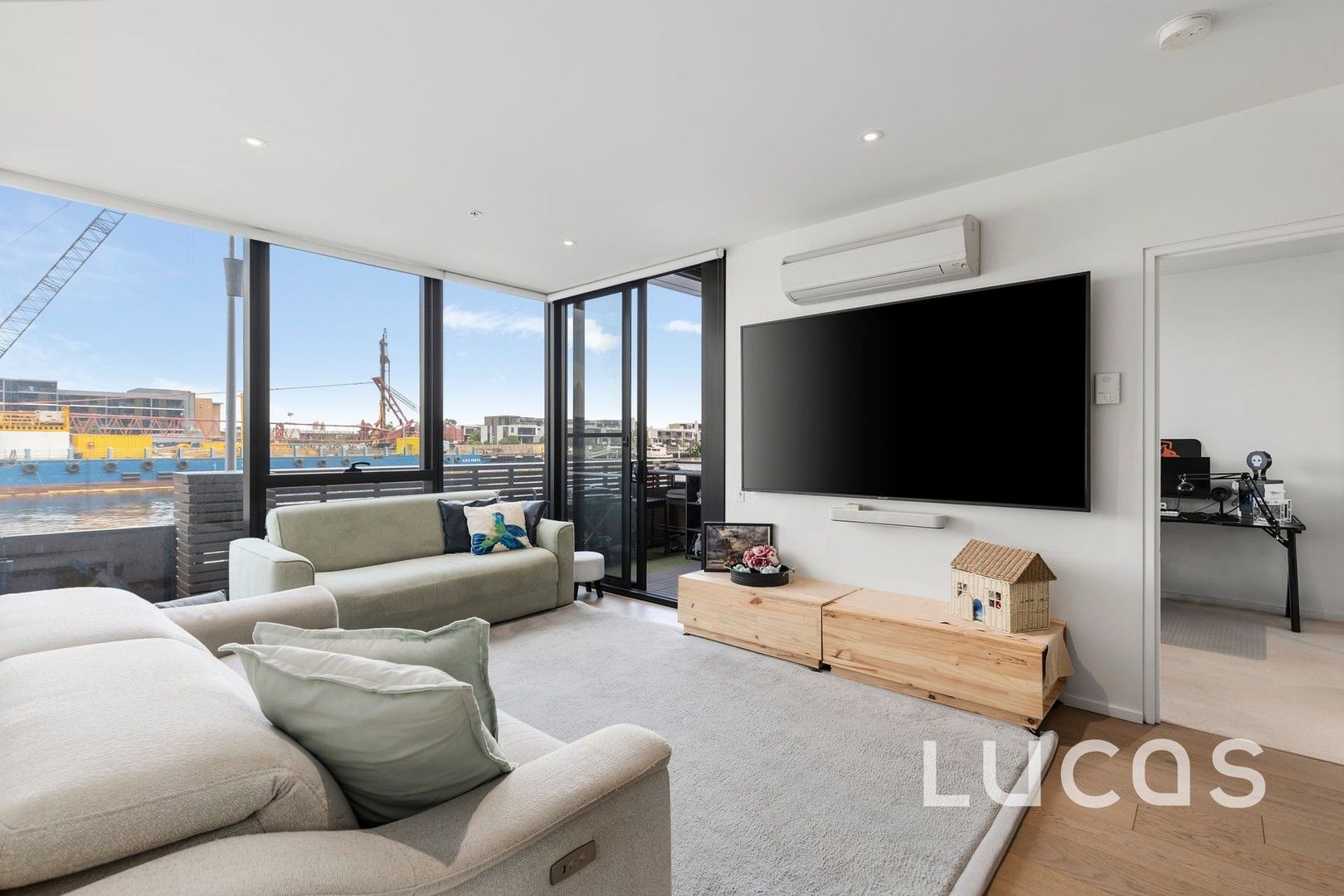 2 bedrooms Apartment / Unit / Flat in 80 Australian Wharf DOCKLANDS VIC, 3008
