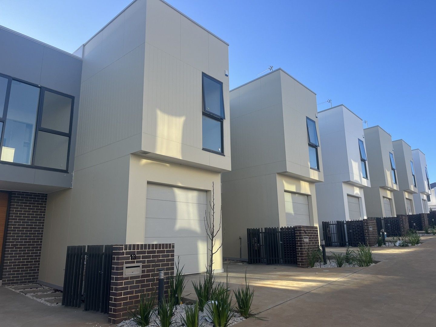 4 bedrooms Townhouse in 4 BEDROOMS PLUS RUMPUS ( OPEN TO INSPECT ) BOX HILL NSW, 2765