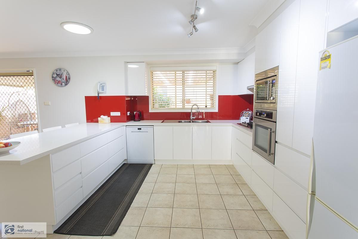 33 Walgett Close, Hinchinbrook NSW 2168, Image 0