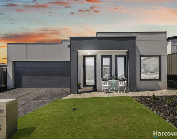 19 Verbier Road, Pakenham VIC 3810