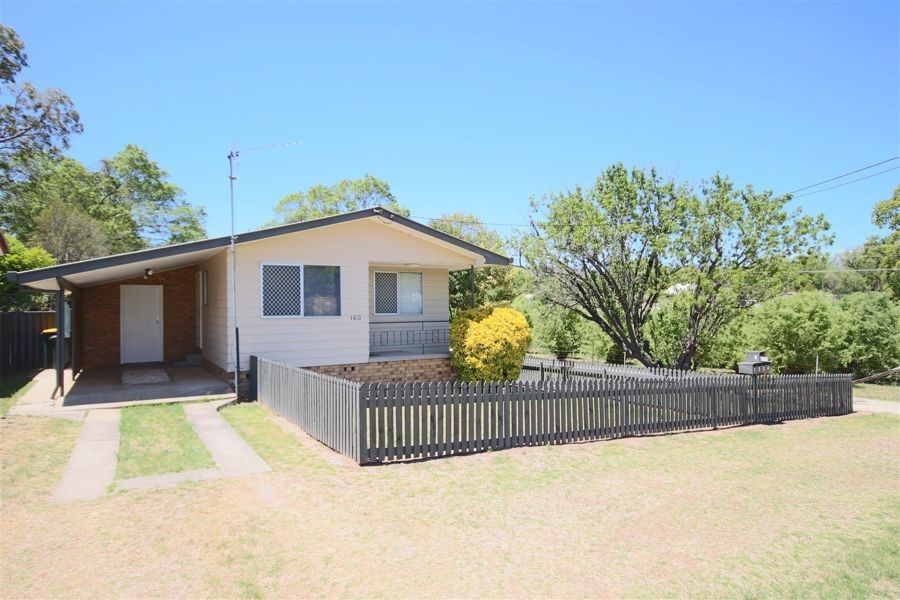 160 Bulwer Street, Tenterfield NSW 2372, Image 2