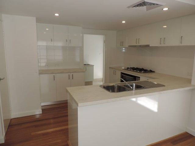 4 bedrooms Townhouse in 11B Sykes Avenue INNALOO WA, 6018