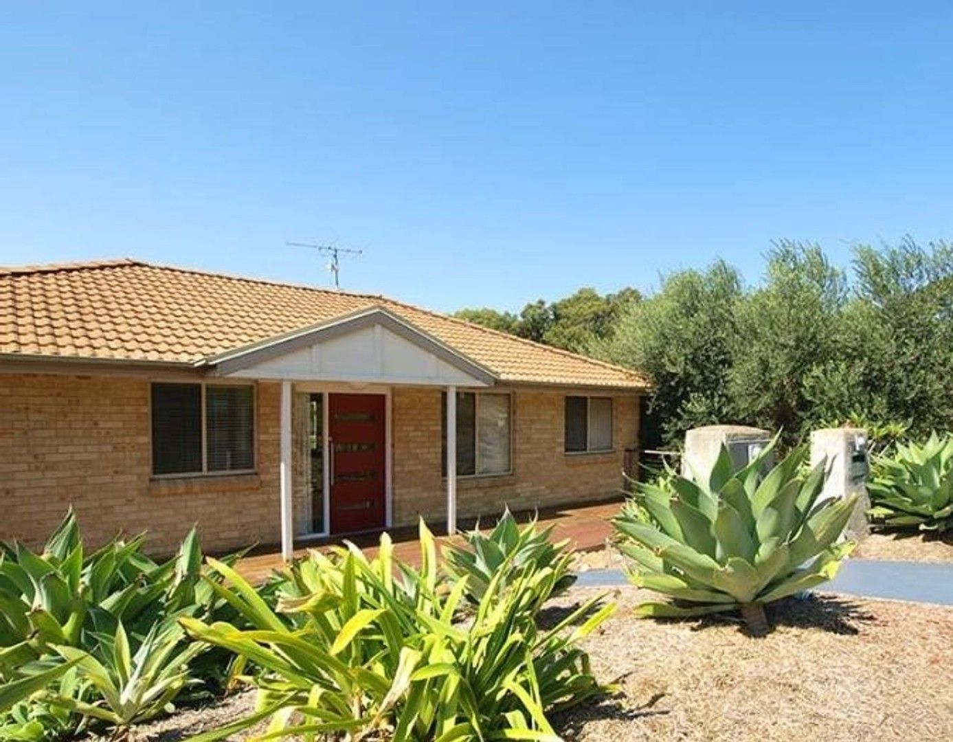 5 bedrooms House in 72 East Street WARNERS BAY NSW, 2282