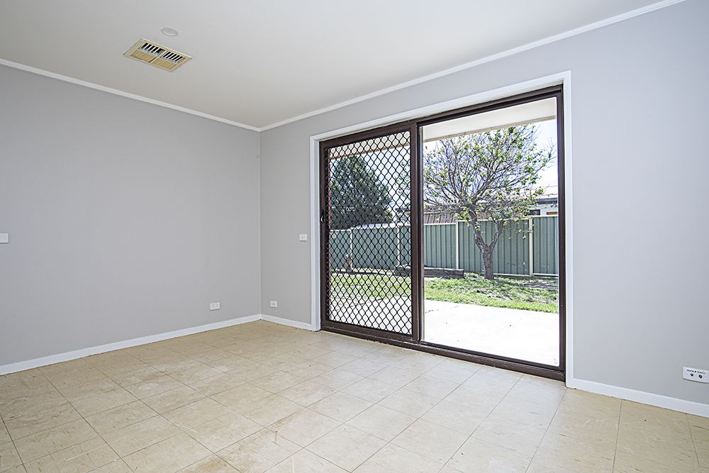 11 Mollee Crescent, Isabella Plains ACT 2905, Image 2