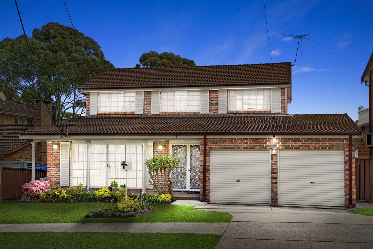 4 bedrooms House in 11 Cameron Court MERRYLANDS NSW, 2160