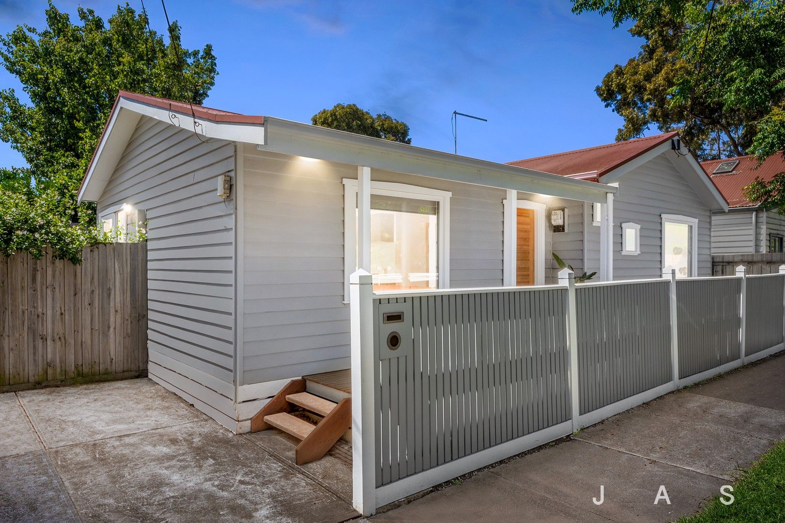 2 bedrooms House in 2A Lincoln Street YARRAVILLE VIC, 3013