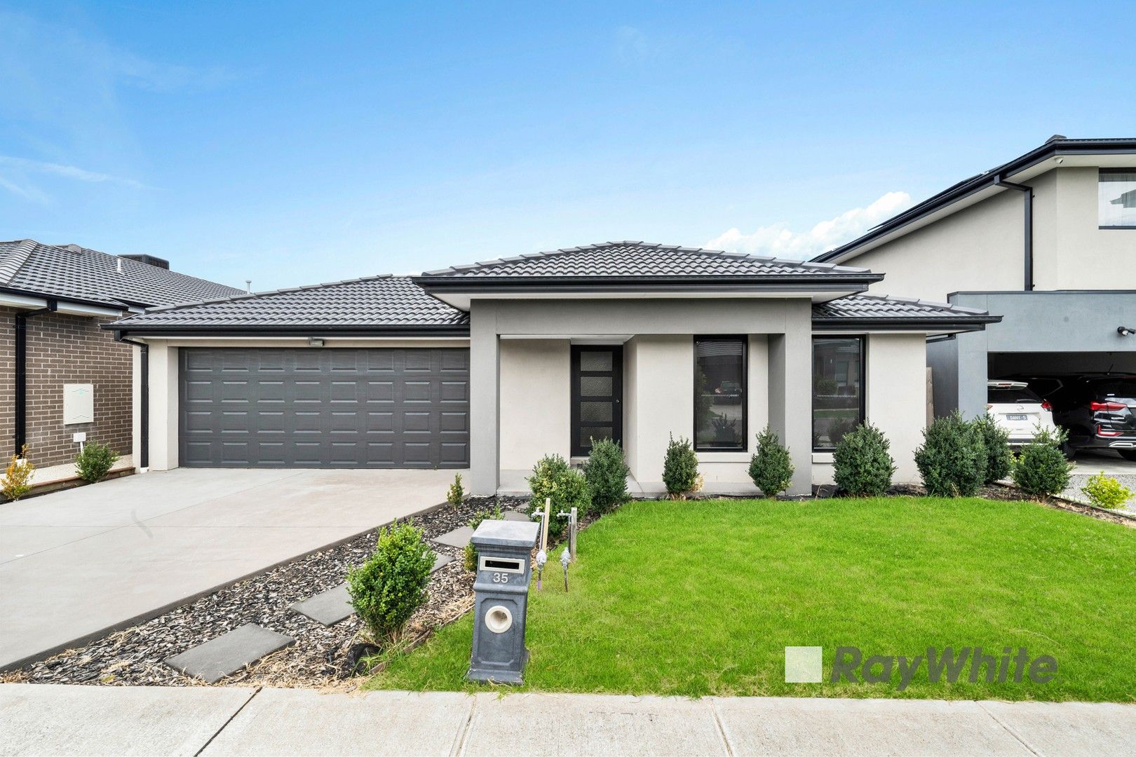 4 bedrooms House in 35 Leafy Circuit CRANBOURNE EAST VIC, 3977