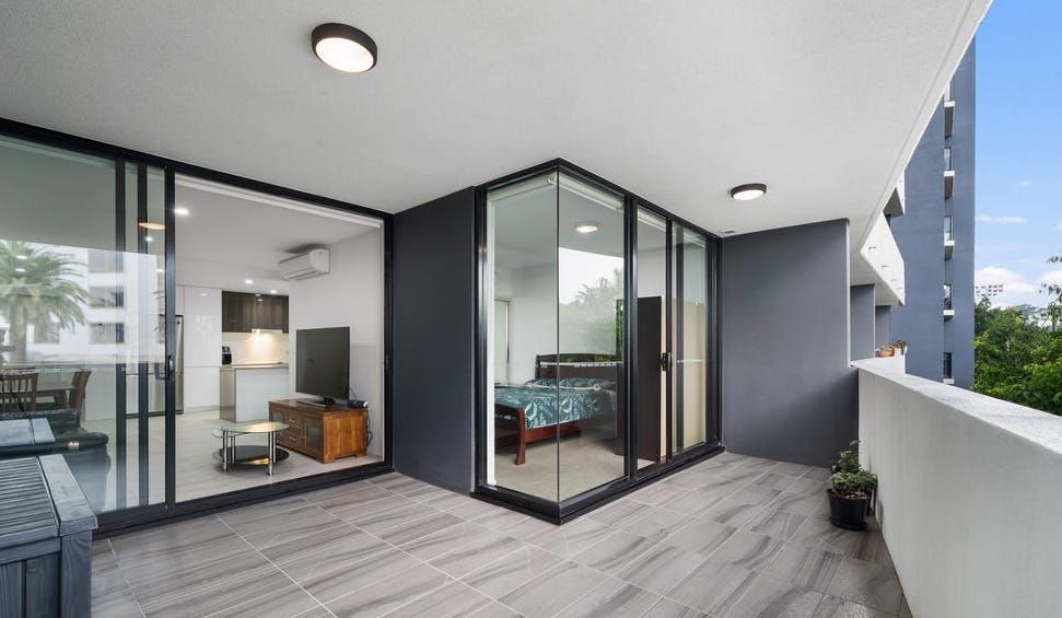 1 bedrooms Apartment / Unit / Flat in 204/8 Hunt Street HAMILTON QLD, 4007