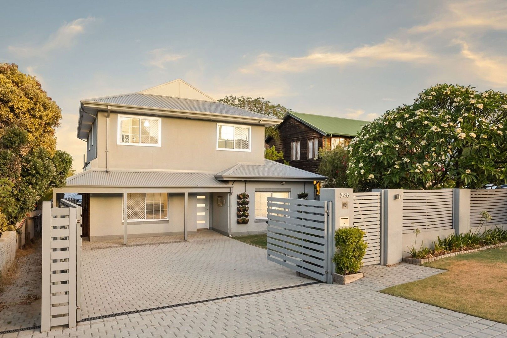 5 bedrooms House in 248 Holbeck Street DOUBLEVIEW WA, 6018