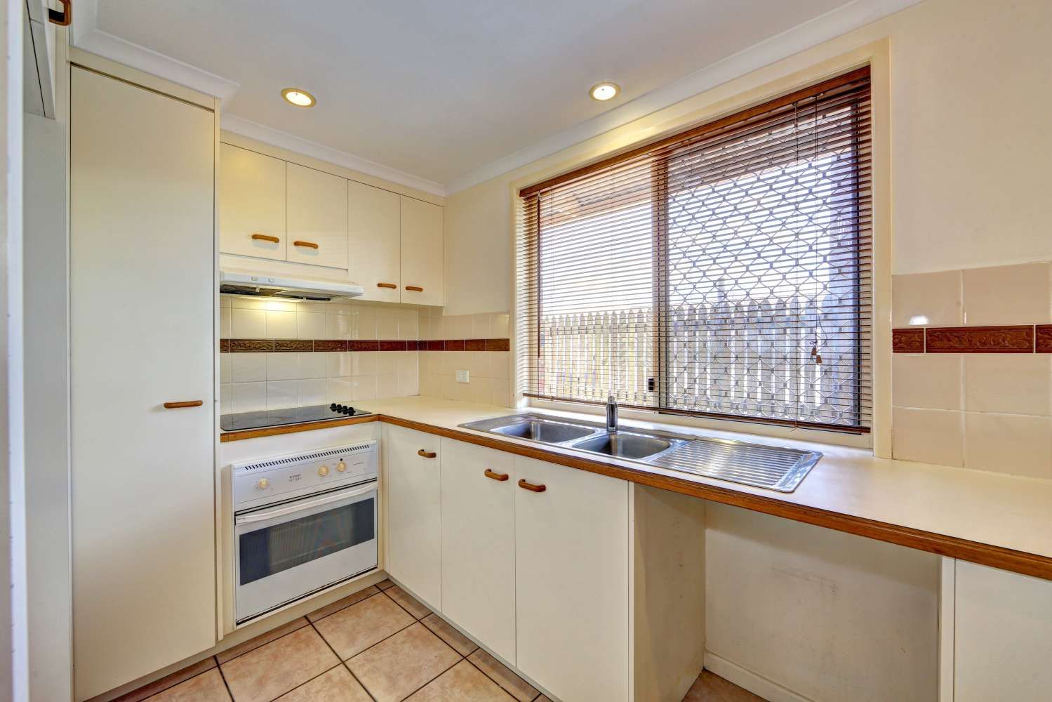 3/4 Avoca Street, Bundaberg West QLD 4670, Image 2