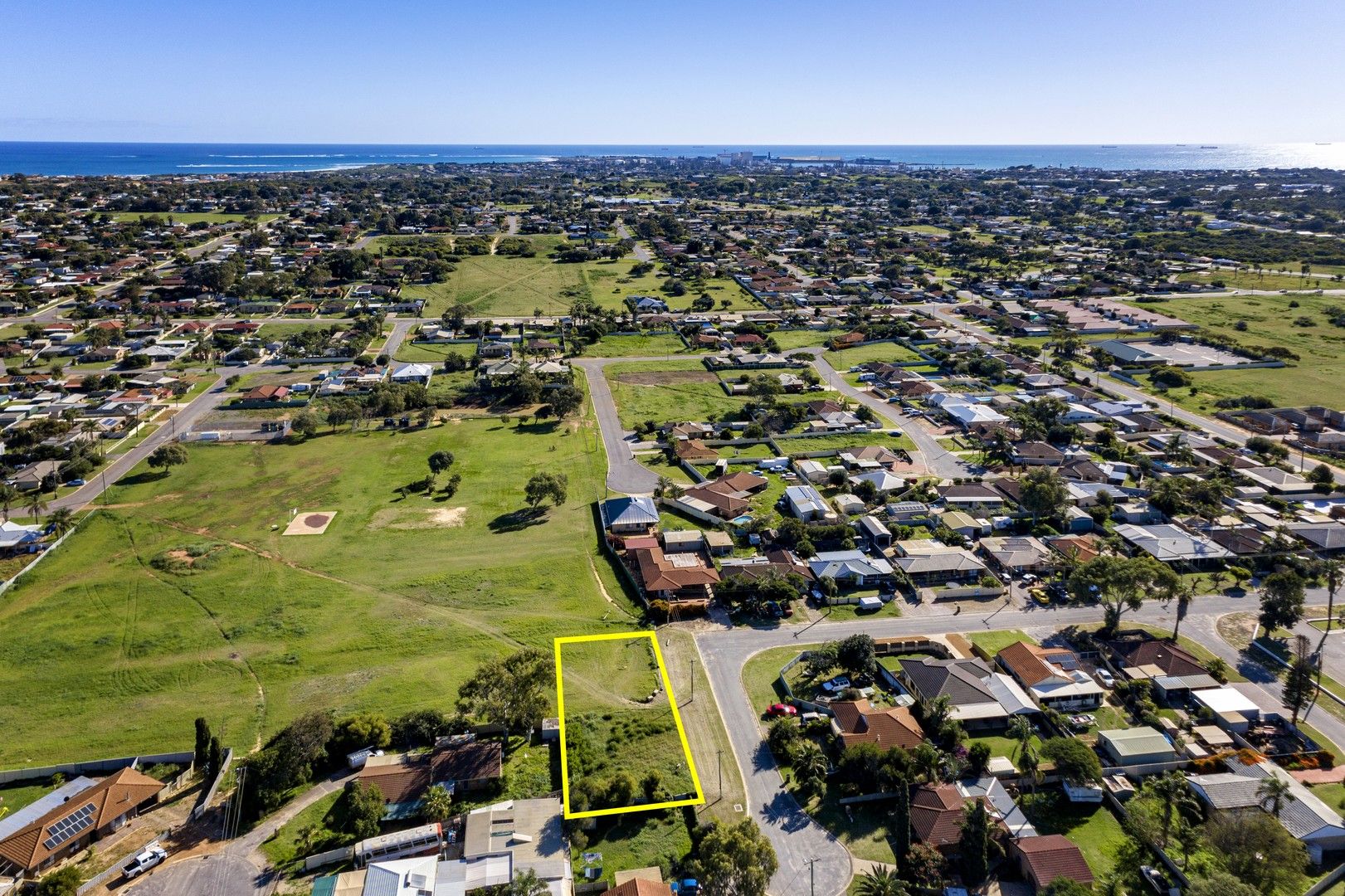 22 Broadfield Close, Utakarra WA 6530, Image 0