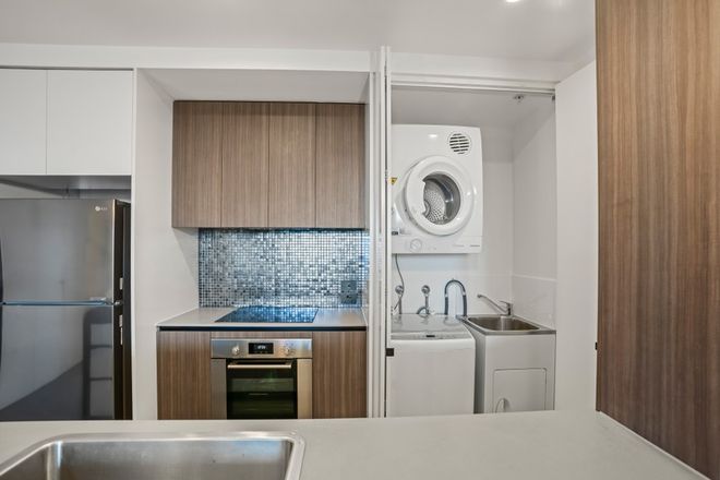 11/31 Queensland Avenue Broadbeach 4218 - Image 5