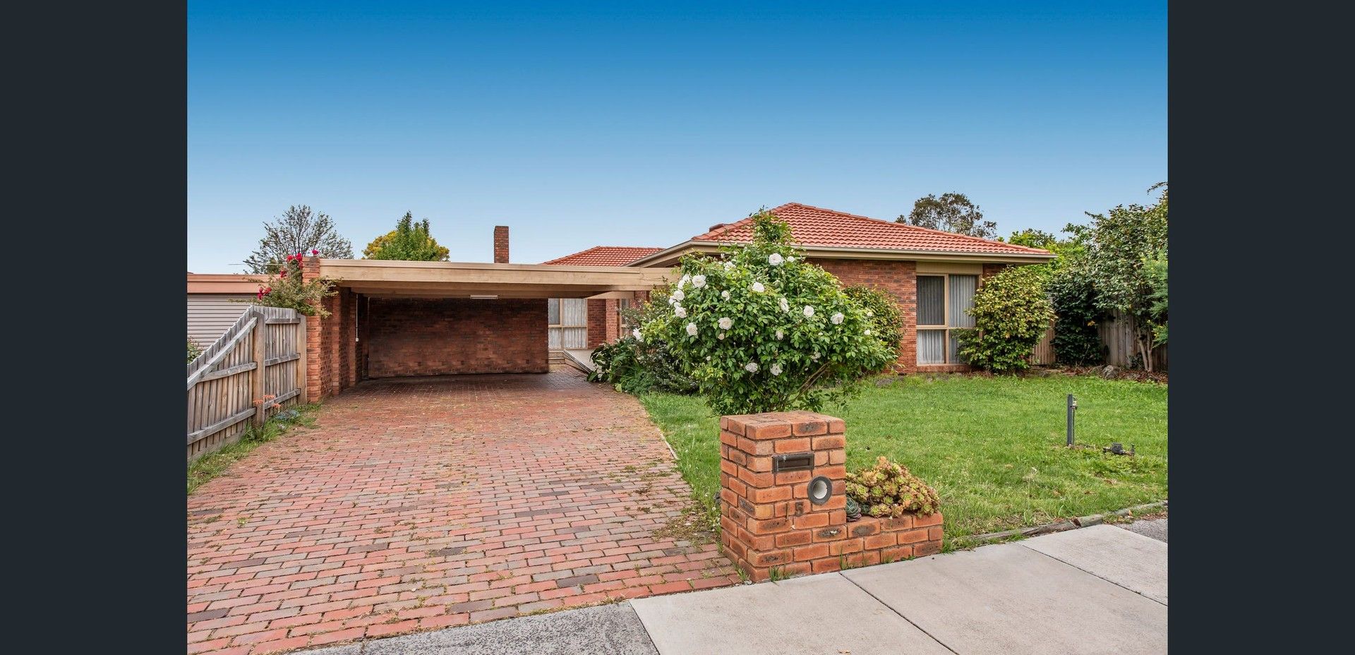 4 bedrooms House in 15 Rosewall Court WANTIRNA SOUTH VIC, 3152