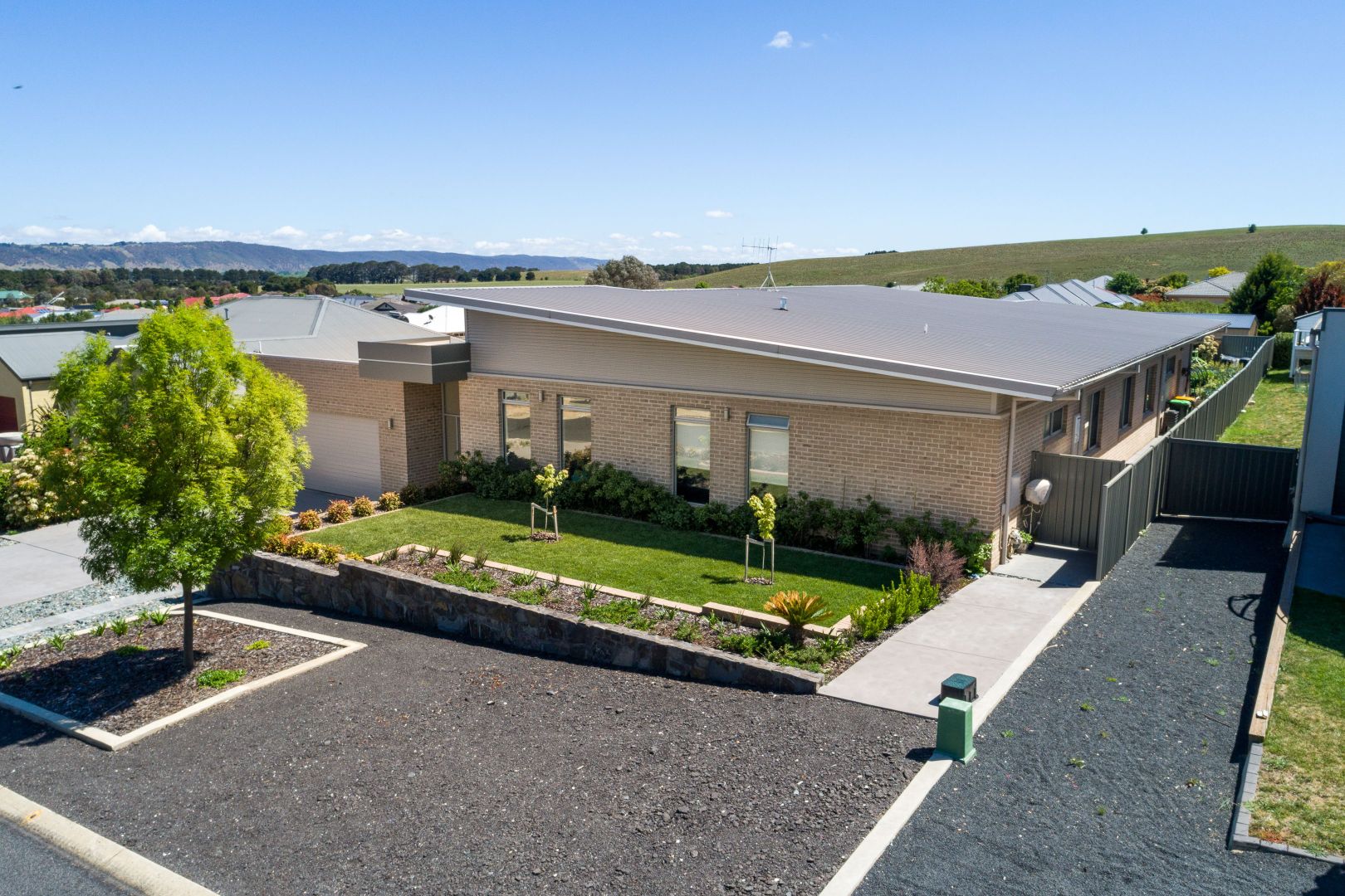 27 Hyland Drive, Bungendore NSW 2621, Image 1