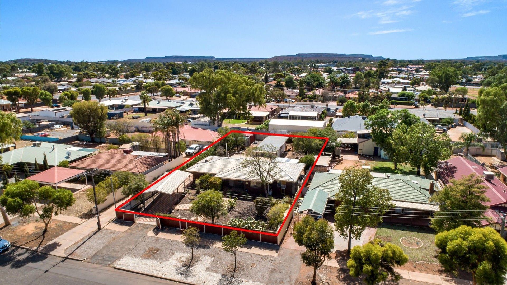 5 bedrooms House in 23 Moss Street SOUTH KALGOORLIE WA, 6430