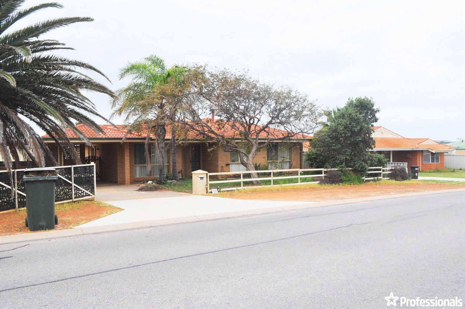 3 bedrooms House in 18 Hillview Drive DRUMMOND COVE WA, 6532