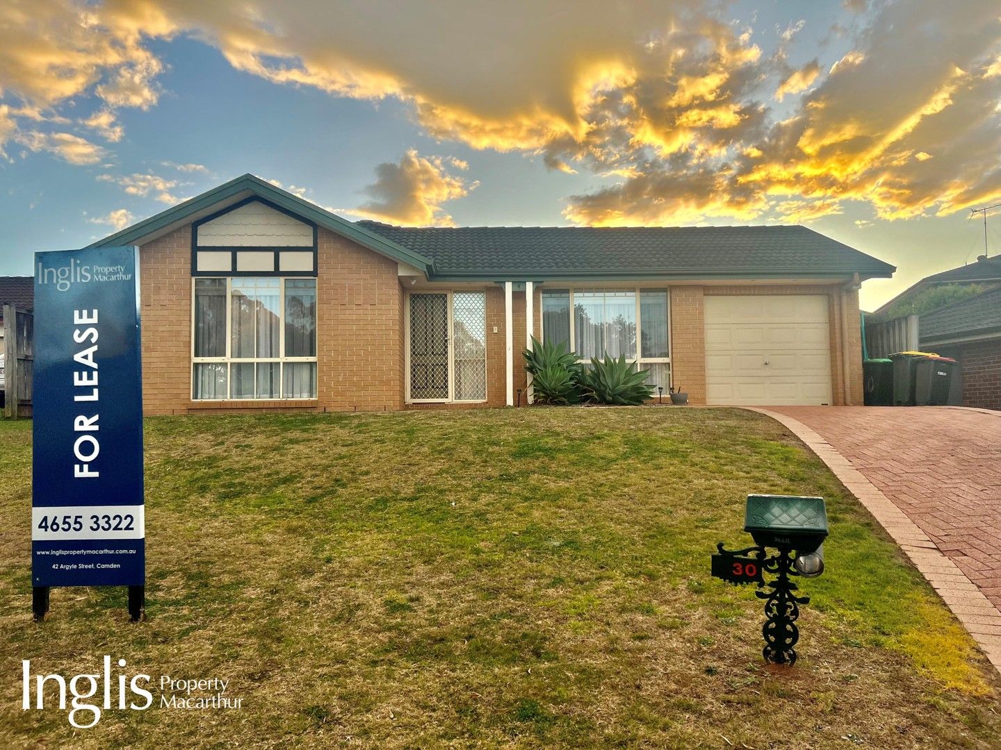 4 bedrooms House in 30 John Hunter Grove MOUNT ANNAN NSW, 2567