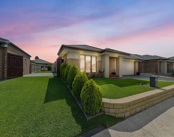 10 Dartnell Street, Cranbourne East VIC 3977