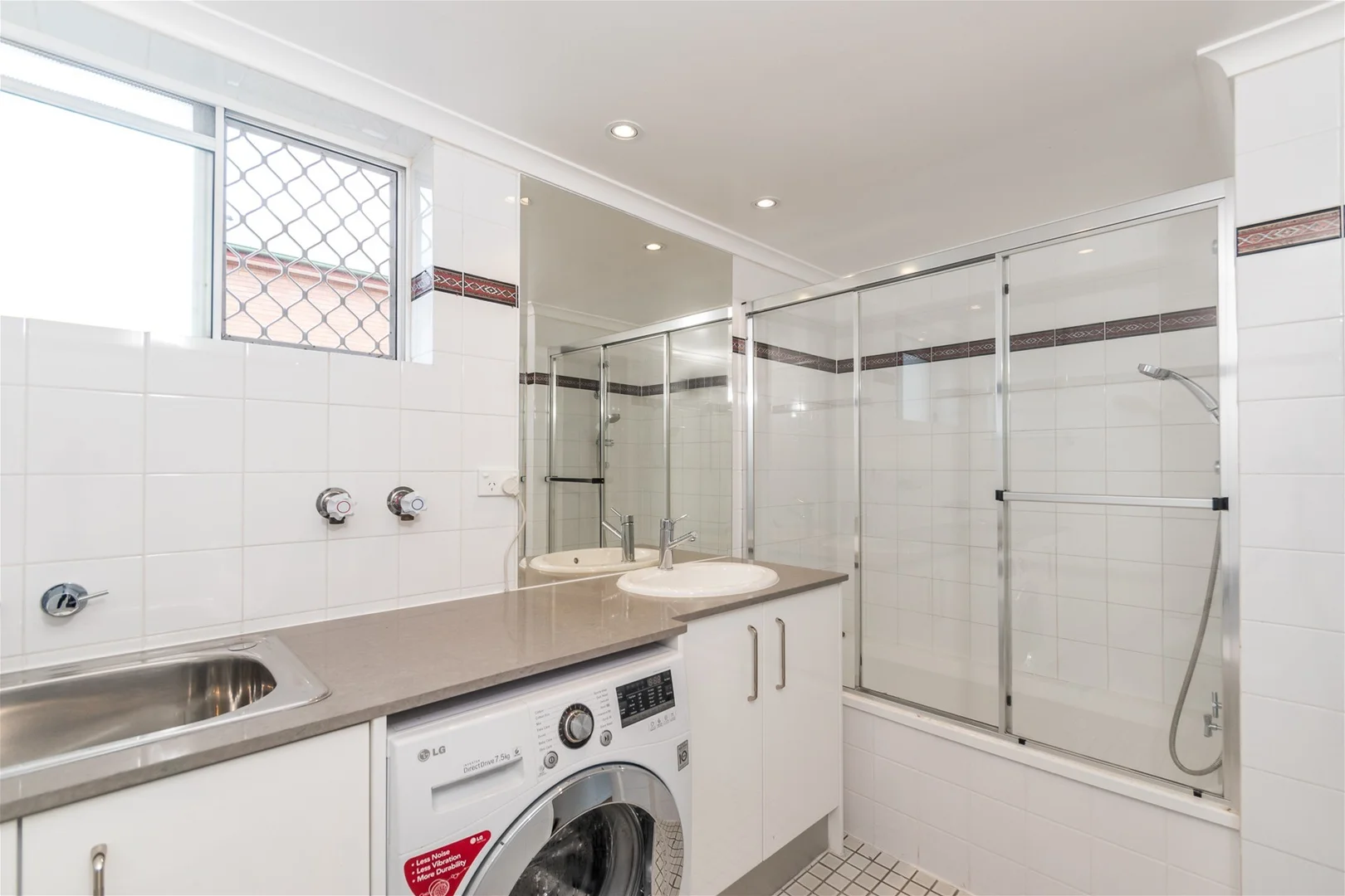 Additional image 5 of 2/102 Pembroke Road, Coorparoo QLD 4151