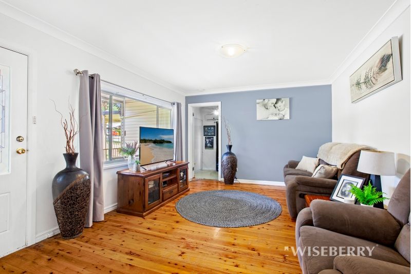 5 Gladys Avenue, Berkeley Vale NSW 2261, Image 2