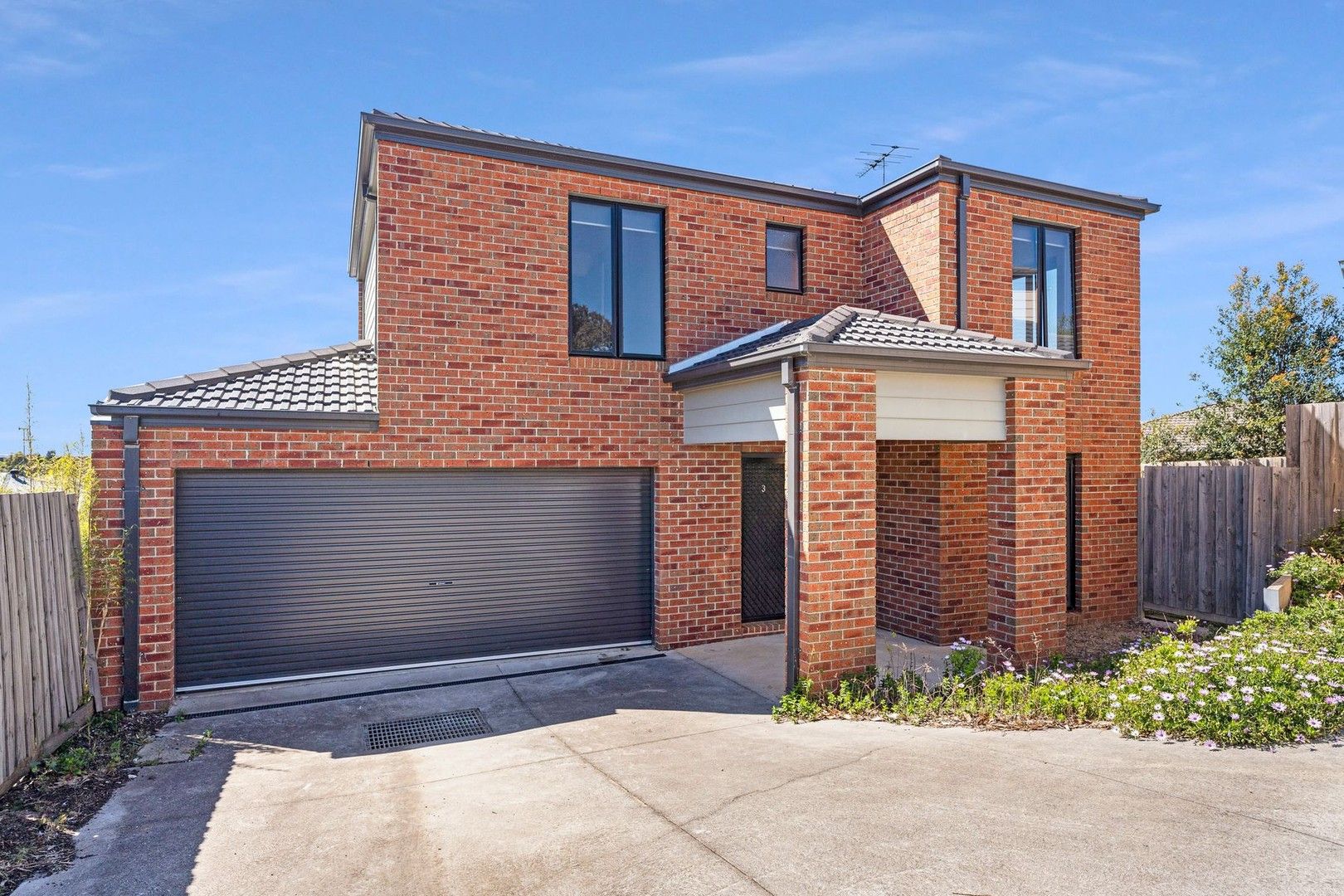 3 bedrooms Townhouse in 3/2 Lobelia Court BACCHUS MARSH VIC, 3340