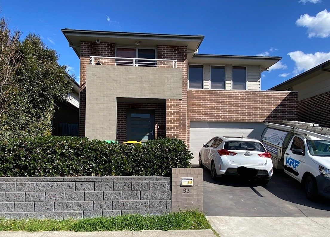 4 bedrooms House in 93 Diamond Hill Cct EDMONDSON PARK NSW, 2174