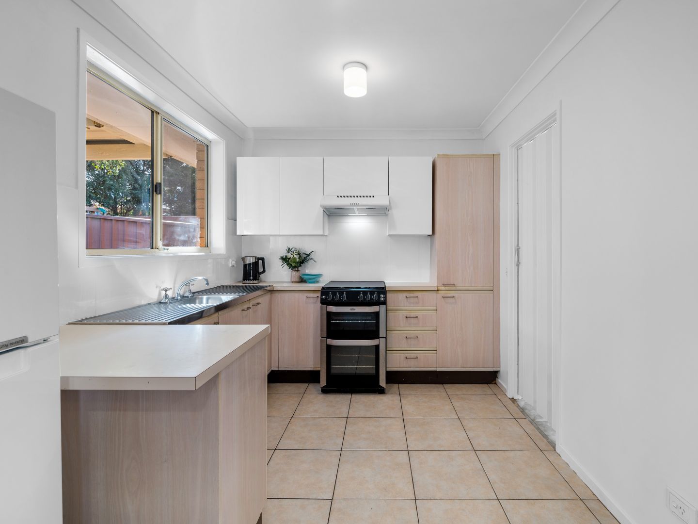 16 Bardolph Avenue, Rosemeadow NSW 2560, Image 2