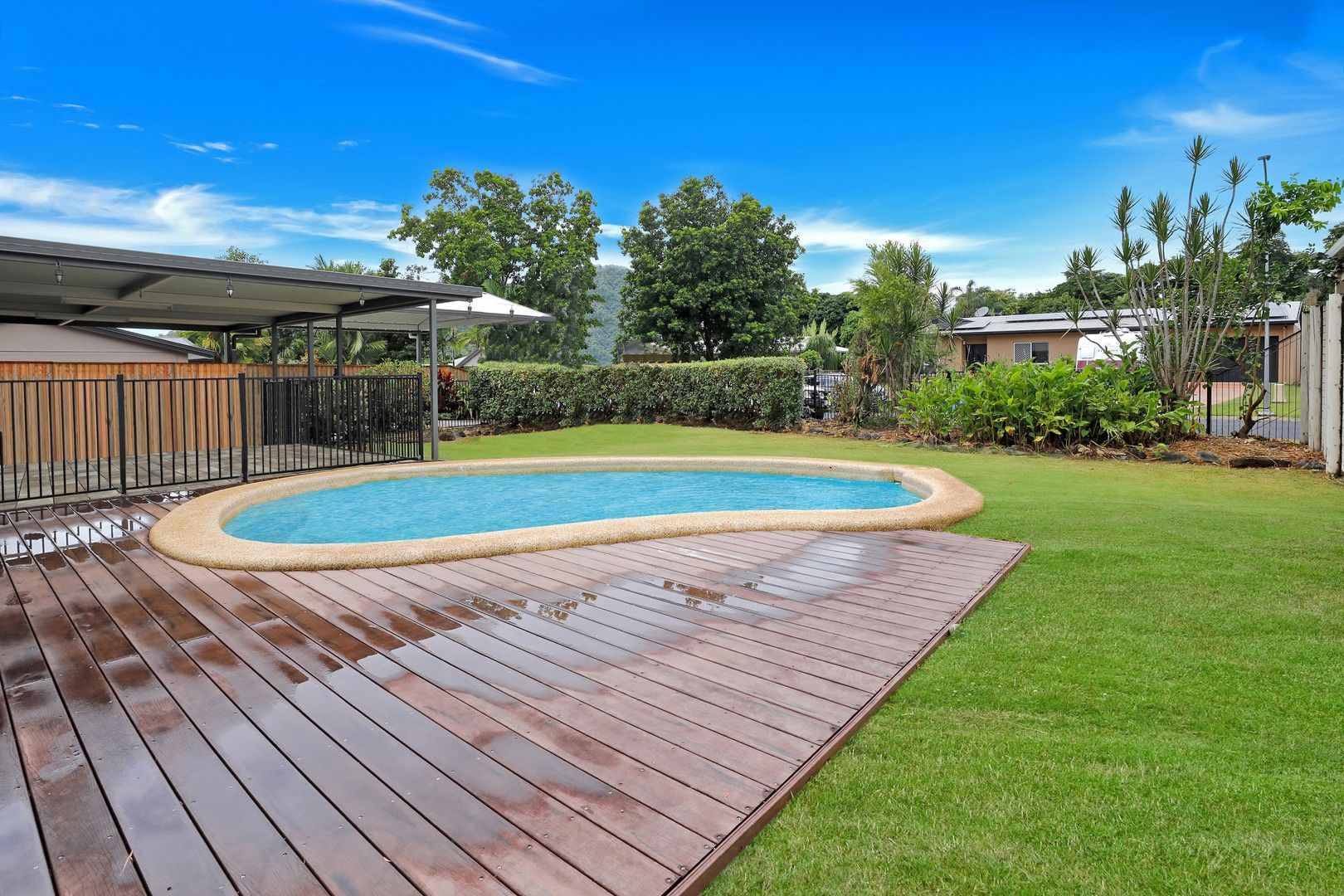 4 bedrooms House in 10 Macadamia Close REDLYNCH QLD, 4870