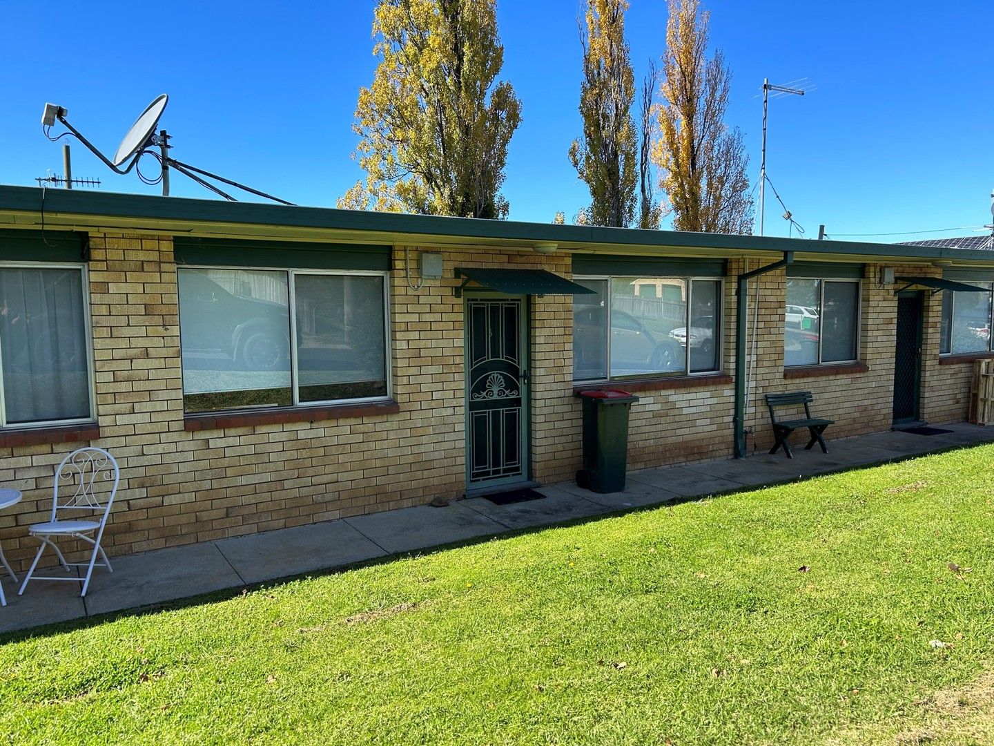 2 bedrooms Apartment / Unit / Flat in 3/37 Mayfield Avenue ARMIDALE NSW, 2350