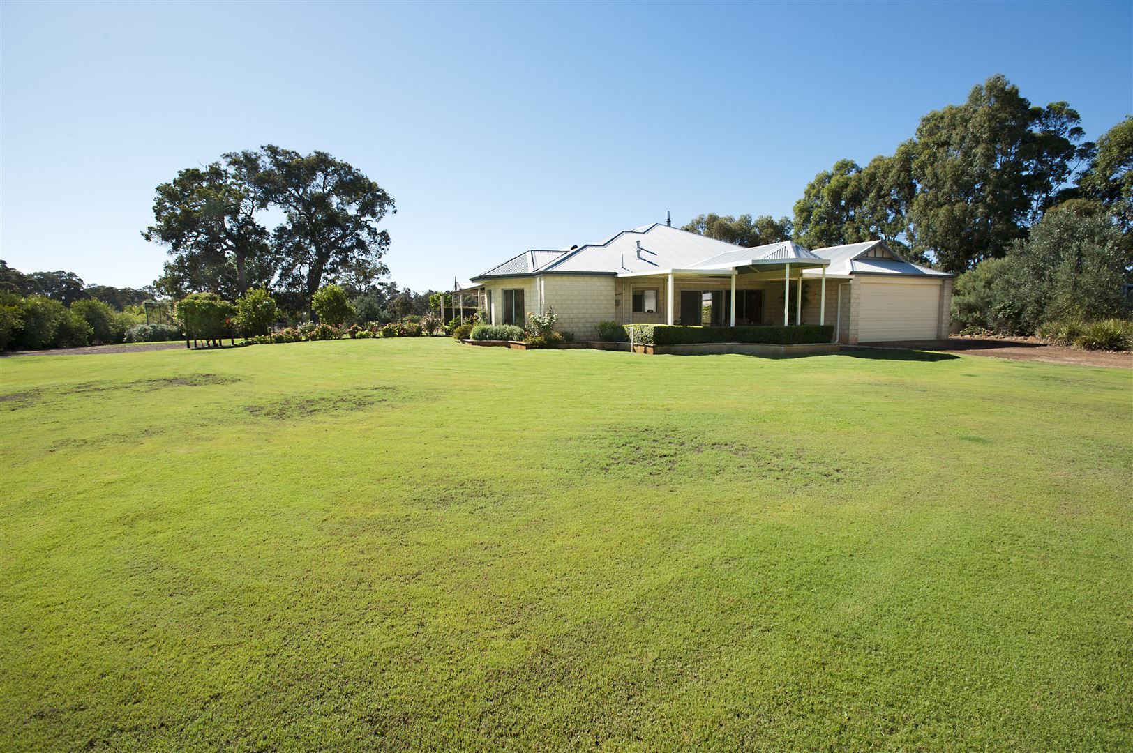 33 Minchin Road, North Jindong WA 6280