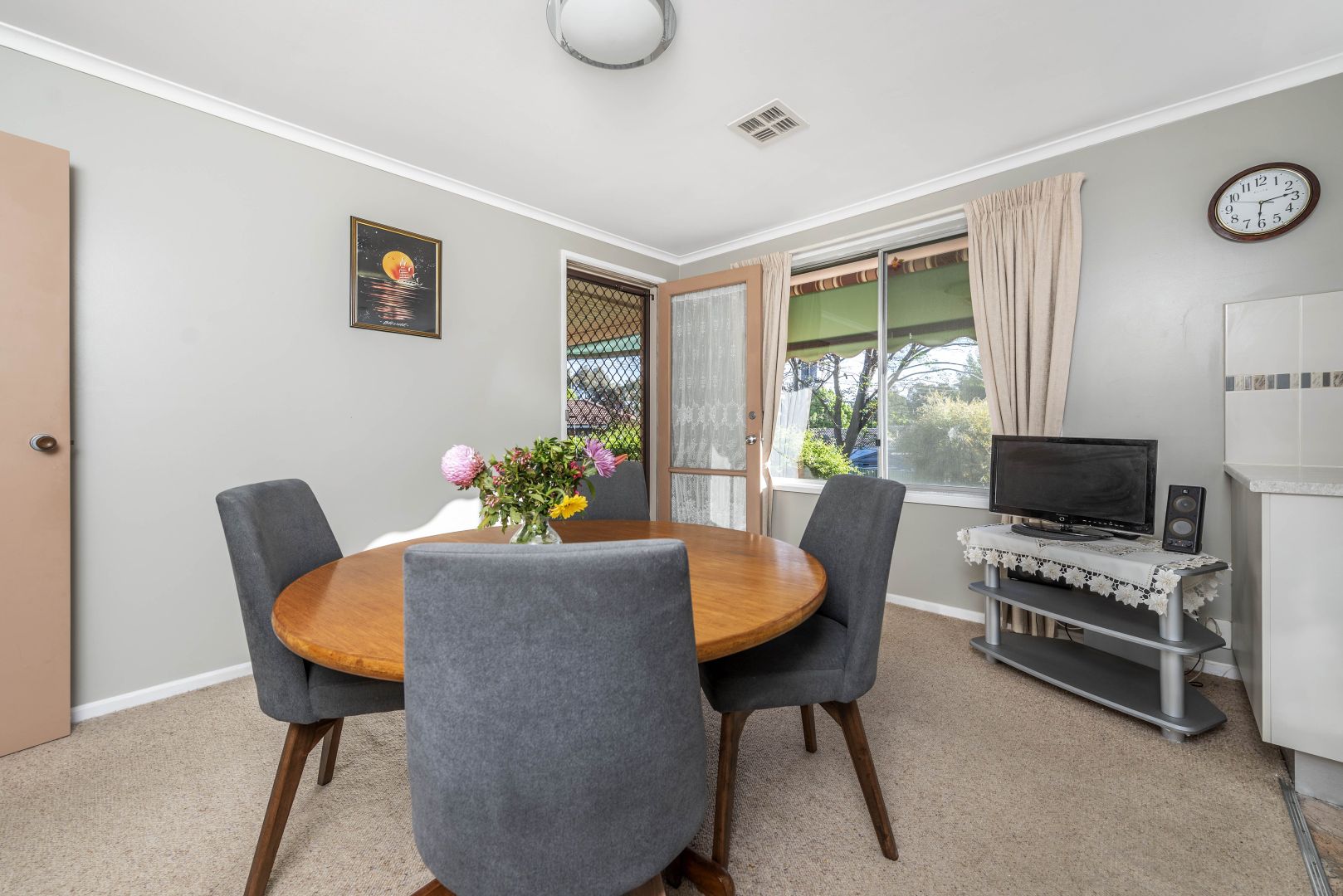 27 Horsley Crescent, Melba ACT 2615, Image 2