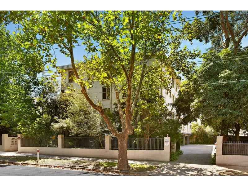 1 bedrooms Apartment / Unit / Flat in 1/38 Charnwood Road ST KILDA VIC, 3182