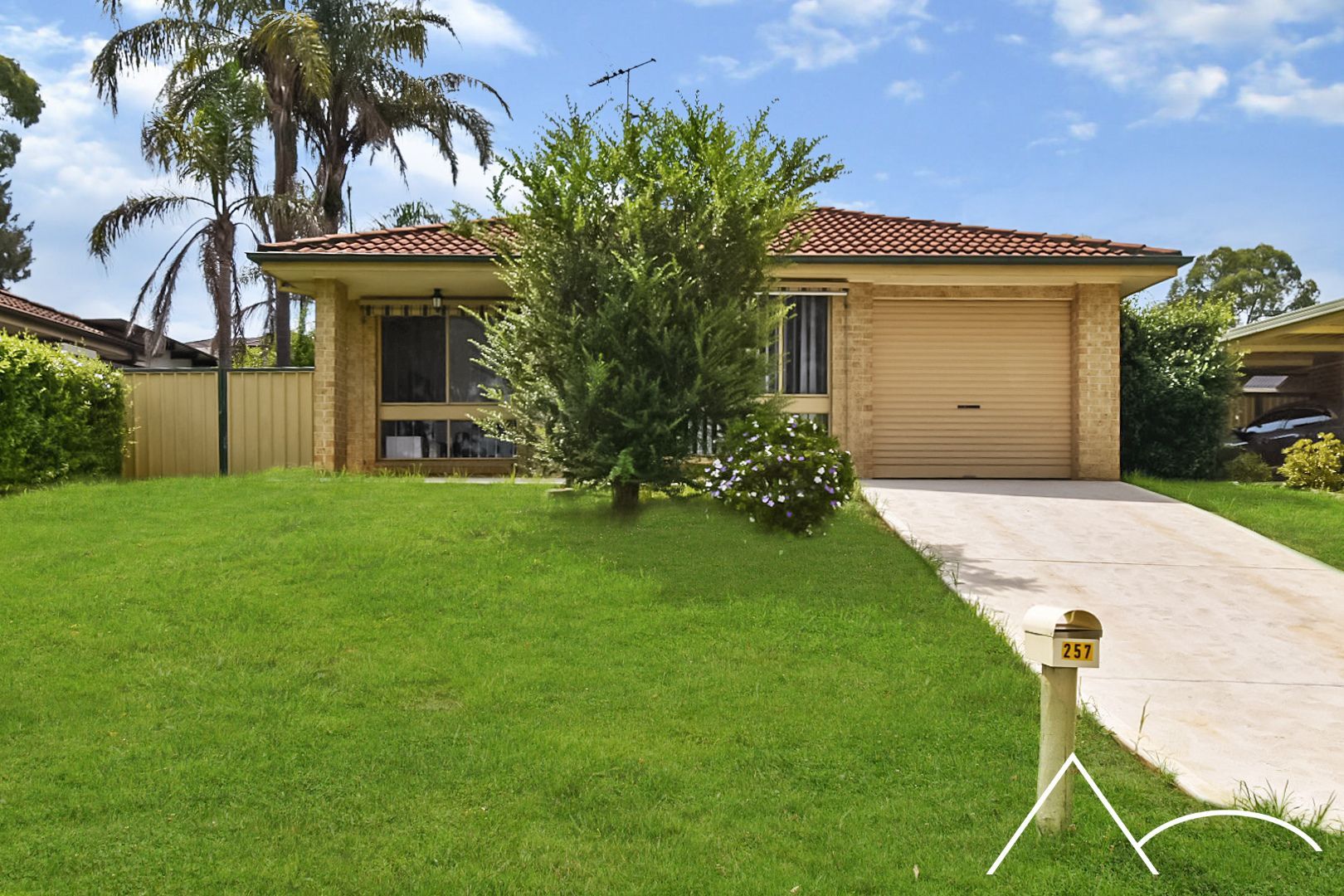 4 bedrooms House in 257 Welling Drive MOUNT ANNAN NSW, 2567