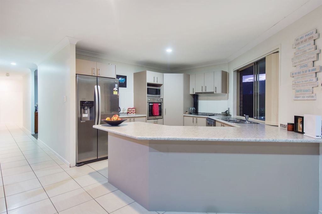10 Hawkesbury Avenue, Pacific Pines QLD 4211, Image 1