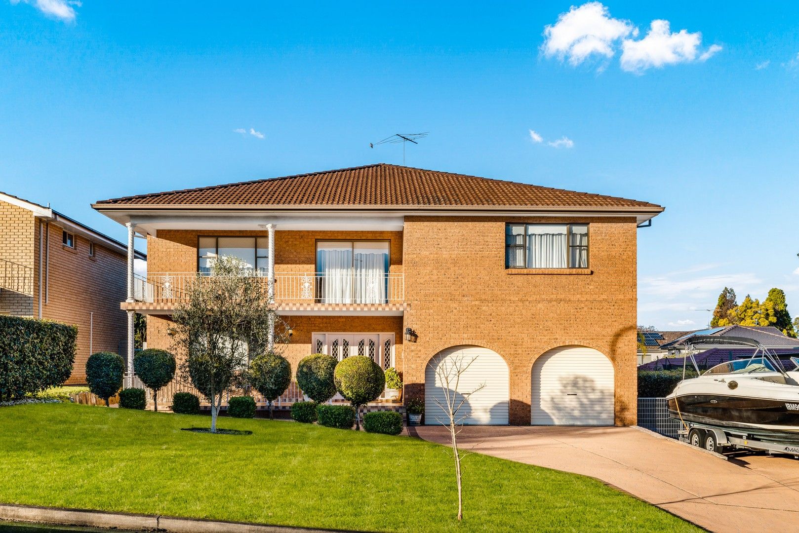 5 bedrooms House in 34 Magnolia Avenue BAULKHAM HILLS NSW, 2153