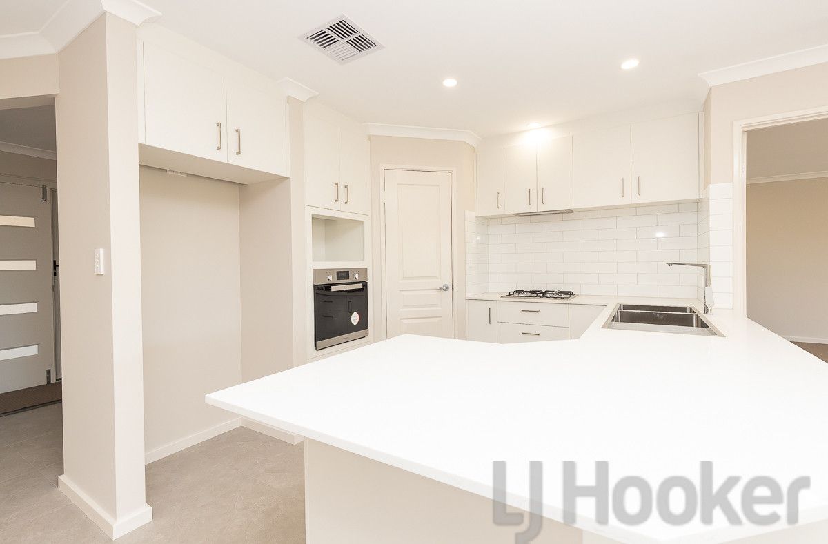 5 bedrooms House in 30 Pelican Road SOUTH YUNDERUP WA, 6208