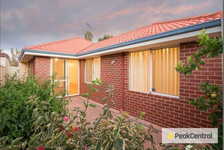 4 bedrooms House in 5 Darter Place QUEENS PARK WA, 6107